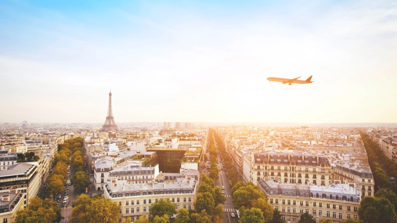 Plane landing in Paris